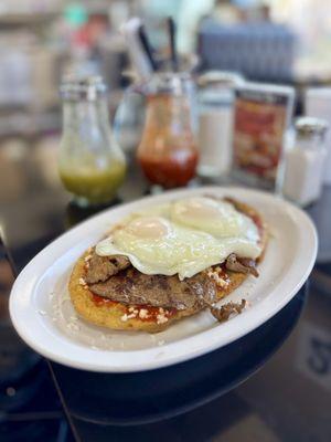 Huarache combinado de Huevo con Asada