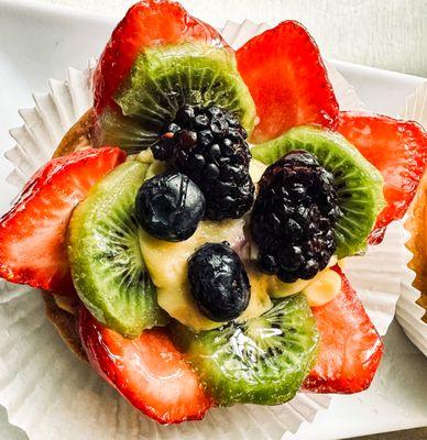 Fruit Tart (strawberry, kiwi, blackberry and blueberry)