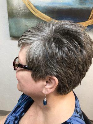 Linda rockin her new short cut!