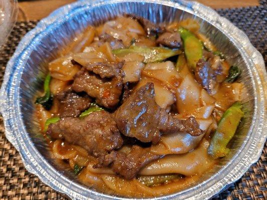 Beef drunken noodles