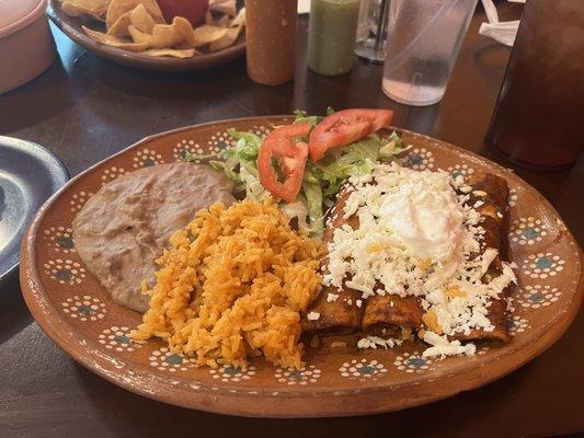 Enchilada mexicanas filled with shredded chicken