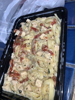 Alfredo w/ chicken & sun dried tomatoes