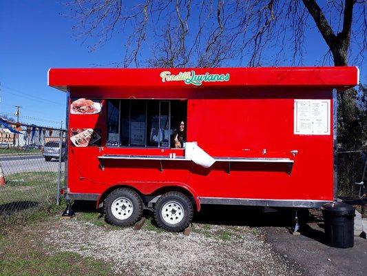 Food trailer! Mi Fondita Luvianos