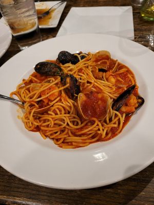 Fra Diavalo w/shrimp, mussels and clams