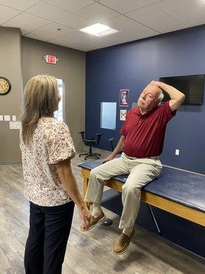 Dr. Marissa Nocera, Physical Therapist, helps a patient with shoulder pain so he can get back to his golf game!