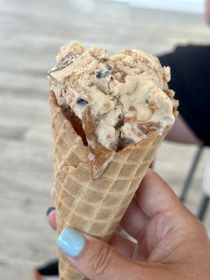 Honey roasted peanut butter ice cream with a peanut butter swirl and chocolate chunk. Ah-mazing.