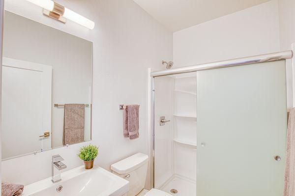 Private bathroom - 1333 E Drachman St