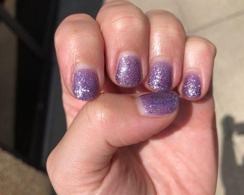 Gel glitter manicure by Weng, after almost 3 weeks the gel still looks perfect