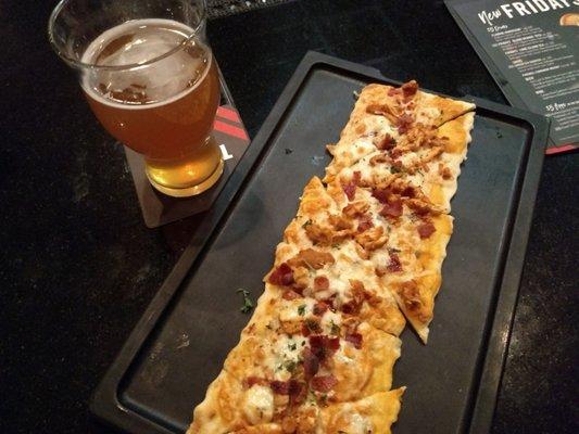 Buffalo chicken flatbread