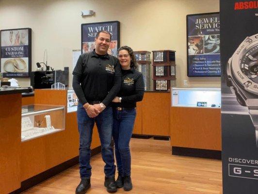 Xavier and Lorena Jara are there to help you with over 25 years experience in the jewelry business