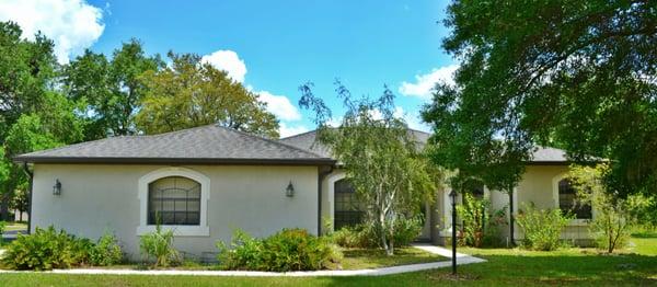 Fabulous 3/2/3 in the golfing community of Whispering Oaks Estates in Ridge Manor. Close to I-75 for an easy commute to Tampa. $245,000