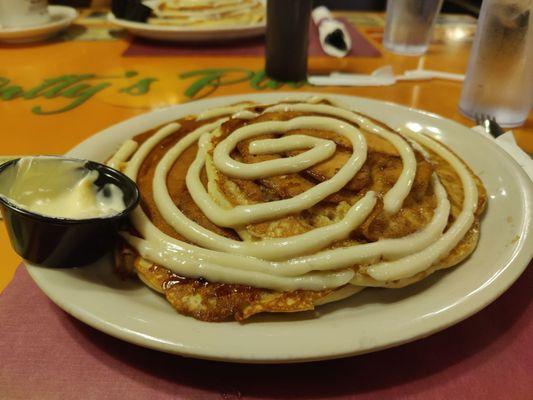 Cinnamon roll pancakes