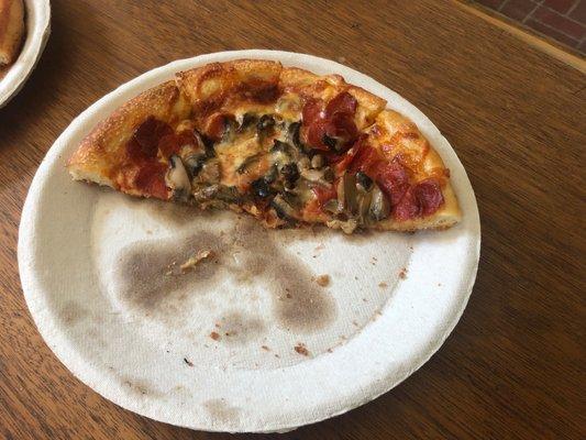 Mushroom pepperoni pizza