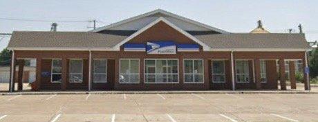 view of front of US Postal Service building and main parking lot in Newport, Arkansas