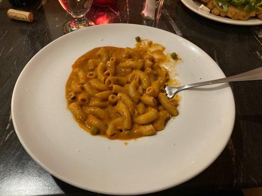 Penne vodka with peas, pasta was house made, amazing!