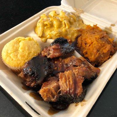 Burnt Ends, Mac and Cheese, Yams, cornbread (IG: @206foodie)