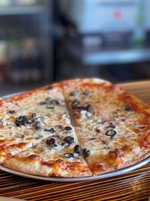 Mushroom, olive and extra cheese pizza!