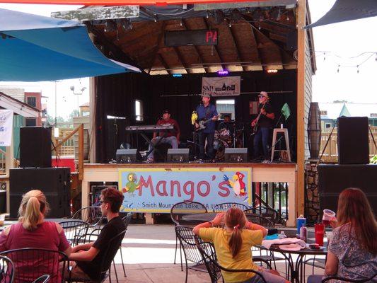 Great music at Mango's