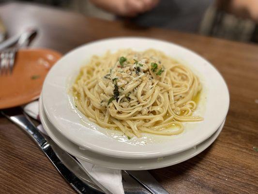 #30. Linguine with White Clam Sauce