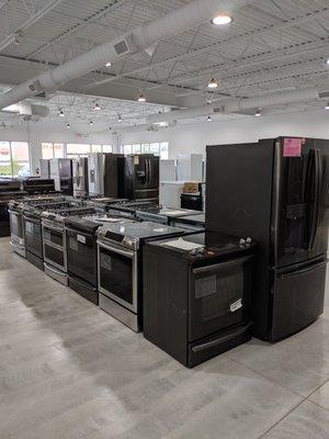 Huge kitchen appliance selection