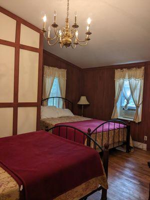 Room with 2 queen beds