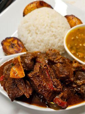 Recomiendo un delicioso chivo dominicano es perfecto