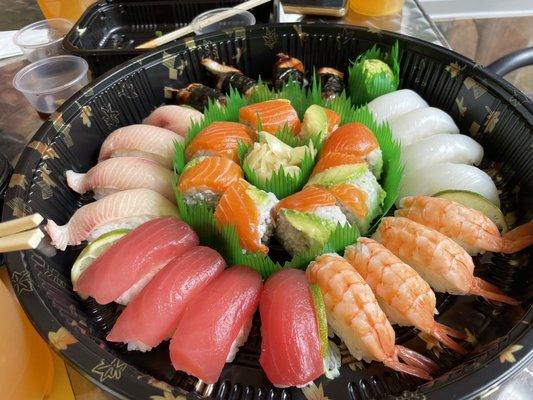 So fresh so good.   Sushi platter