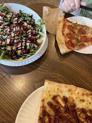 Yummy, quick lunch, barbecue pizza and arugula salad with balsamic glaze. Very delicious and comfortable atmosphere.