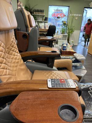 Pedicure seats / massagers