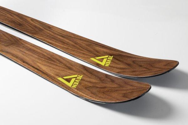 7111 Powder Skis