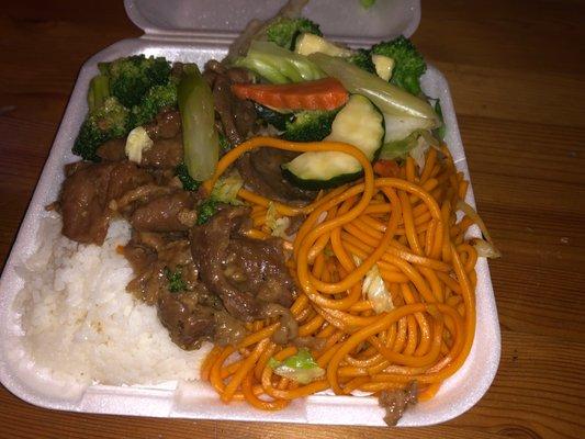 #90. Beef Broccoli Entree  Plain Chow Mein or rice Bowl steamed Vegetable