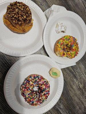 Sticky bun, choc sprinkles, and frutty pebbles