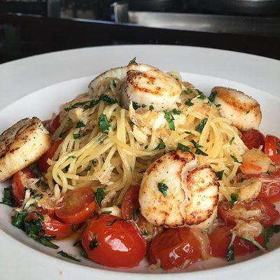 CRAB AND SCALLONS PASTA