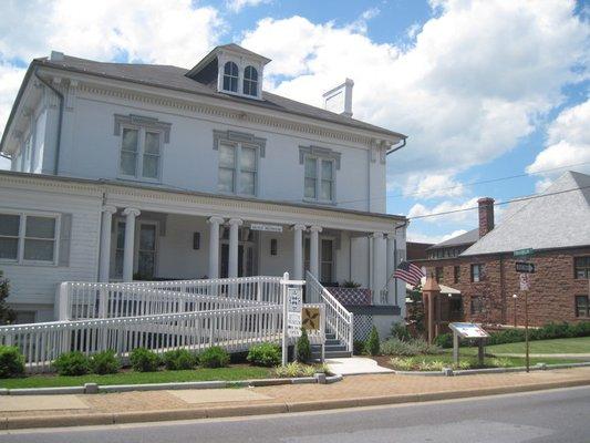 Welcome to the Virginia Quilt Museum located in Historic Harrisonburg, VA!