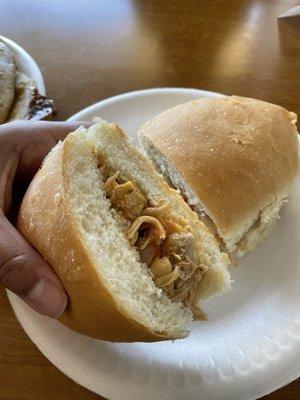 Pan con Pollo $6.50