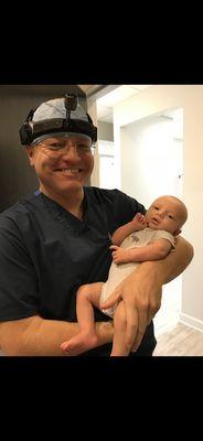 Dr.Ryan's a natural with newborns! Tongue-Tie Tackling Techniques.