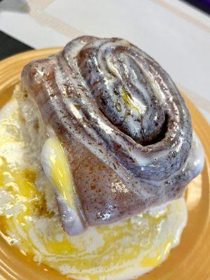 Delicious cinnamon roll - ask for it warmed with butter.