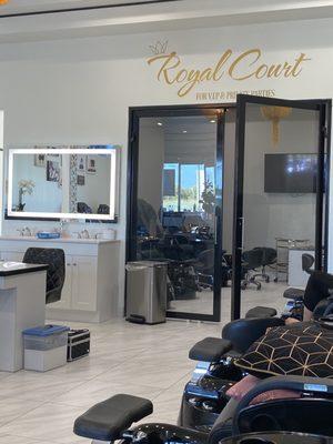 Come on in for your Royal treatment