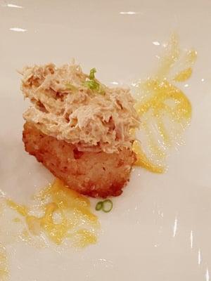 A bite of the spicy tuna & crispy rice