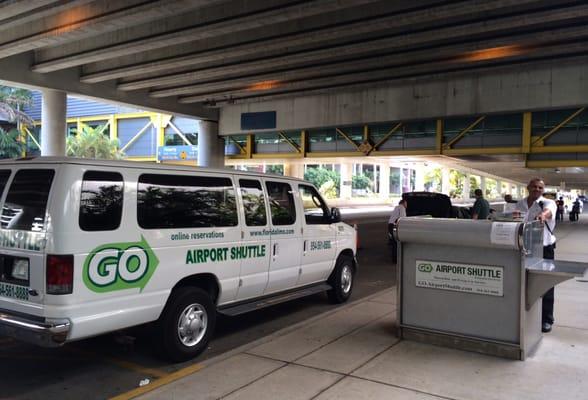 Curbside kiosk at FLL