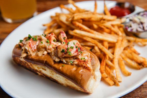 Hot lobster roll