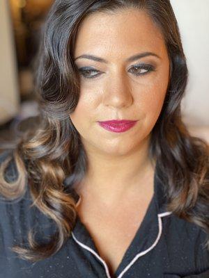 Sexy side waves for the win paired with sultry makeup