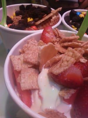 Im loving the cheesecake yogurt with strawberries and cinnamon toast crunch