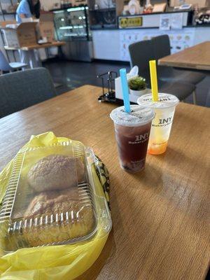 Pineapple Bun x2 2 Lychee with Jelly Blueberry Green Tea