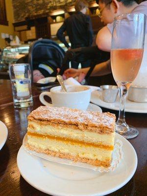 Le Reve Patisserie & Café