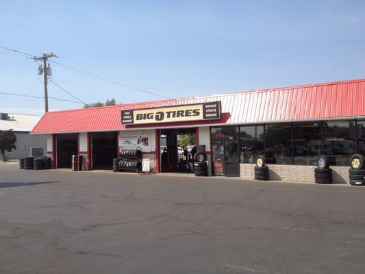 Nothing going on at jiffy lube but to busy for a standard service