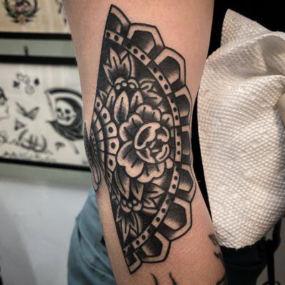 Black traditional Japanese fan tattoo with peonies in it made in black by Blake Aiken aka Aikengang.