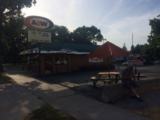 An old fashion A&W drive in.