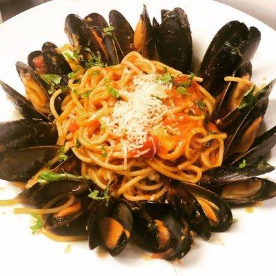 Our delicious spaghetti with mussels in fresh tomato sauce! 
 #mazidc #washingtondc #dcfoodie #instafood #lunch #dinner #mussels #spaghetti