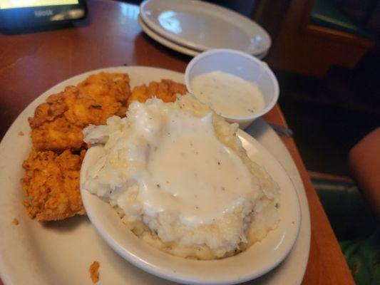 Kids chicken nuggets with mashed potatoes